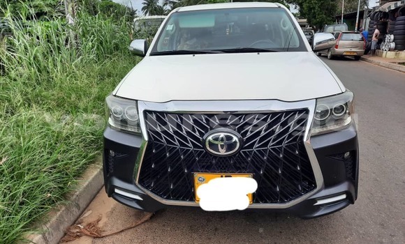 Buy Used Toyota Hilux White Car in Libreville in Estuary Buy Used Toyota Hilux White Car in Libreville in Estuary