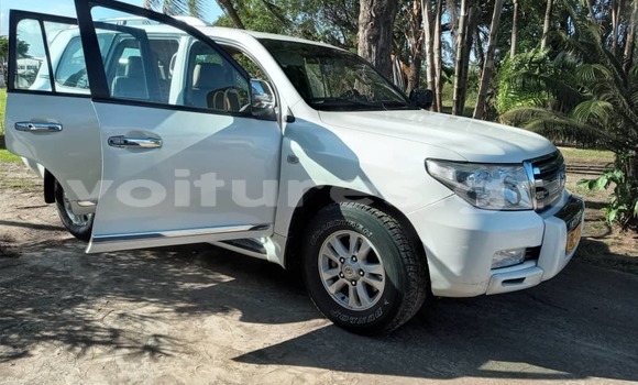 Buy Used Toyota Land Cruiser White Car in Libreville in Estuary Buy Used Toyota Land Cruiser White Car in Libreville in Estuary