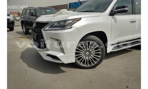 Acheter Import Voiture Lexus LX Blanc à Import - Dubai, Estuaire