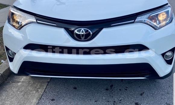 Acheter Occasion Voiture Toyota RAV4 Blanc à Lastoursville, Ogooue-Lolo Acheter Occasion Voiture Toyota RAV4 Blanc à Lastoursville, Ogooue-Lolo