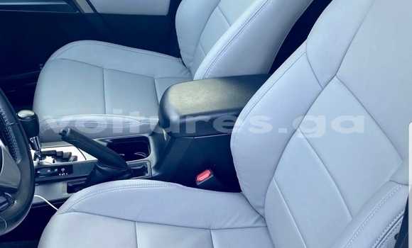 Acheter Occasion Voiture Toyota RAV4 Blanc à Lastoursville, Ogooue-Lolo Acheter Occasion Voiture Toyota RAV4 Blanc à Lastoursville, Ogooue-Lolo