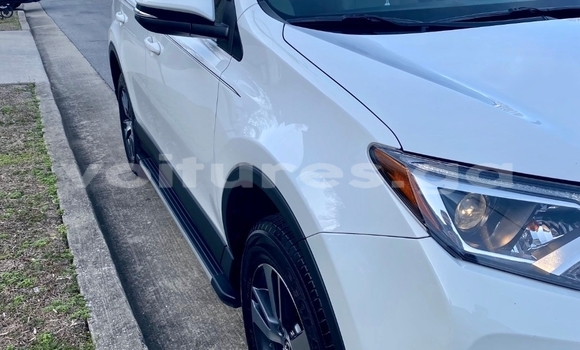 Acheter Occasion Voiture Toyota RAV4 Blanc à Lastoursville, Ogooue-Lolo Acheter Occasion Voiture Toyota RAV4 Blanc à Lastoursville, Ogooue-Lolo
