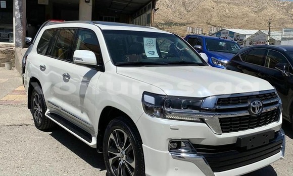 Acheter Occasion Voiture Toyota Land Cruiser Prado Blanc à Lastoursville, Ogooue-Lolo Acheter Occasion Voiture Toyota Land Cruiser Prado Blanc à Lastoursville, Ogooue-Lolo