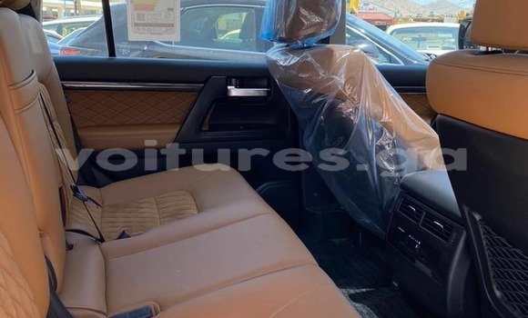 Acheter Occasion Voiture Toyota Land Cruiser Prado Blanc à Lastoursville, Ogooue-Lolo Acheter Occasion Voiture Toyota Land Cruiser Prado Blanc à Lastoursville, Ogooue-Lolo