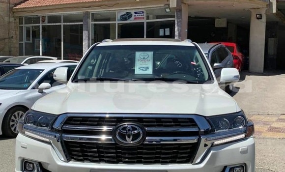 Acheter Occasion Voiture Toyota Land Cruiser Prado Blanc à Lastoursville, Ogooue-Lolo Acheter Occasion Voiture Toyota Land Cruiser Prado Blanc à Lastoursville, Ogooue-Lolo