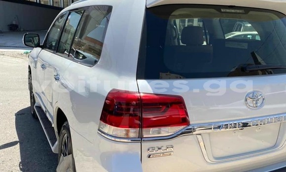 Acheter Occasion Voiture Toyota Land Cruiser Prado Blanc à Lastoursville, Ogooue-Lolo Acheter Occasion Voiture Toyota Land Cruiser Prado Blanc à Lastoursville, Ogooue-Lolo