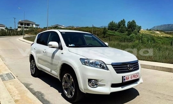 Acheter Occasion Voiture Toyota RAV4 Blanc à Libreville, Estuaire Acheter Occasion Voiture Toyota RAV4 Blanc à Libreville, Estuaire