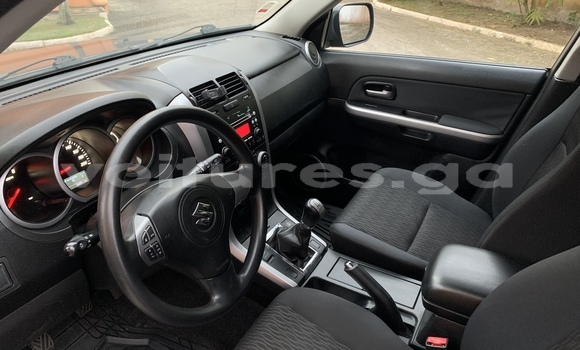 Sayi Na hannu Suzuki Grand Vitara Azurfa Mota in Libreville a estuary Sayi Na hannu Suzuki Grand Vitara Azurfa Mota in Libreville a estuary