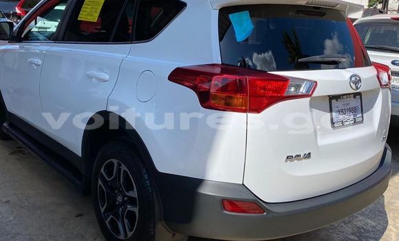 Acheter Occasion Voiture Toyota RAV4 Blanc à Libreville, Estuaire Acheter Occasion Voiture Toyota RAV4 Blanc à Libreville, Estuaire