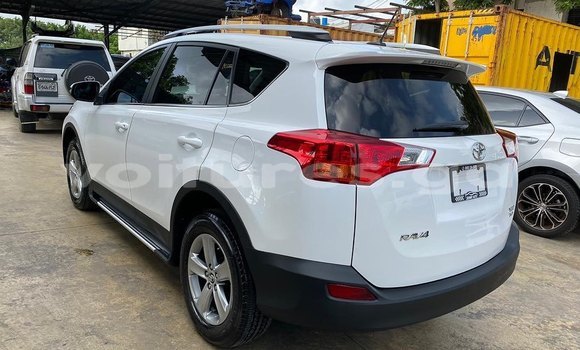 Acheter Occasion Voiture Toyota RAV4 Blanc à Libreville, Estuaire Acheter Occasion Voiture Toyota RAV4 Blanc à Libreville, Estuaire