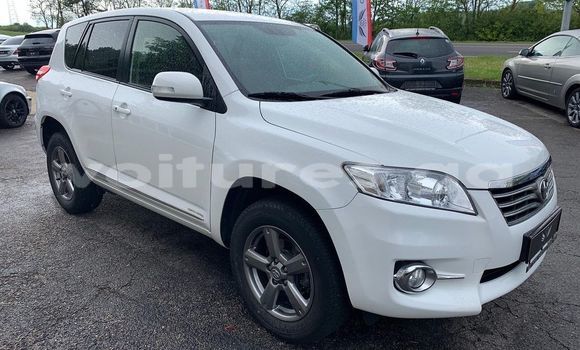 Acheter Occasion Voiture Toyota RAV4 Blanc à Libreville, Estuaire Acheter Occasion Voiture Toyota RAV4 Blanc à Libreville, Estuaire