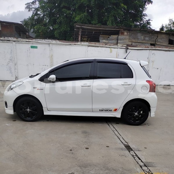 Big with watermark toyota yaris estuaire libreville 7573