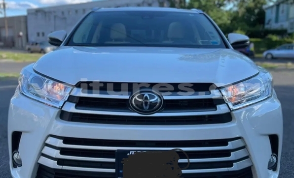 Buy Used Toyota Highlander White Car in Libreville in Estuary Buy Used Toyota Highlander White Car in Libreville in Estuary