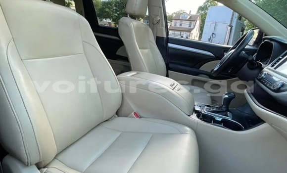Buy Used Toyota Highlander White Car in Libreville in Estuary Buy Used Toyota Highlander White Car in Libreville in Estuary