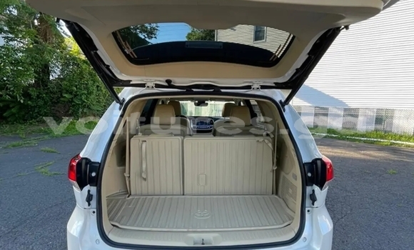 Buy Used Toyota Highlander White Car in Libreville in Estuary Buy Used Toyota Highlander White Car in Libreville in Estuary