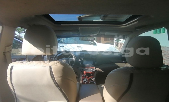 Buy Used Toyota Highlander White Car in Libreville in Estuary Buy Used Toyota Highlander White Car in Libreville in Estuary