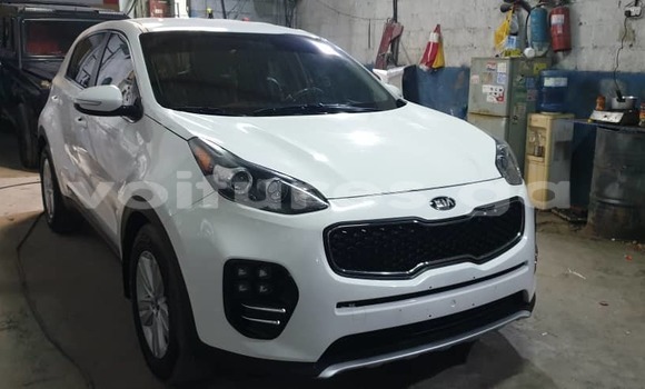 Sayi Na hannu Kia Sportage White Mota in Libreville a estuary Sayi Na hannu Kia Sportage White Mota in Libreville a estuary