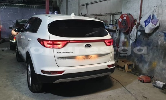 Sayi Na hannu Kia Sportage White Mota in Libreville a estuary Sayi Na hannu Kia Sportage White Mota in Libreville a estuary