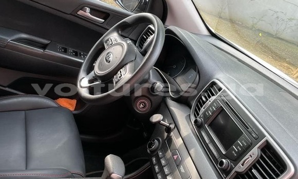 Sayi Na hannu Kia Sportage White Mota in Libreville a estuary Sayi Na hannu Kia Sportage White Mota in Libreville a estuary