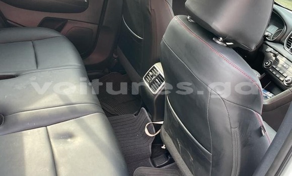 Sayi Na hannu Kia Sportage White Mota in Libreville a estuary Sayi Na hannu Kia Sportage White Mota in Libreville a estuary