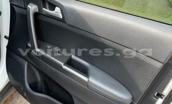 Sayi Na hannu Kia Sportage White Mota in Libreville a estuary Sayi Na hannu Kia Sportage White Mota in Libreville a estuary