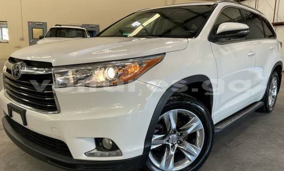 Sayi Imported Toyota Highlander White Mota in Booue a Ogooue-Ivindo