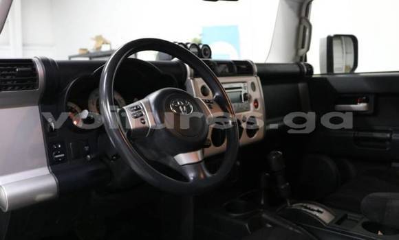 Sayi Imported Toyota FJ Cruiser White Mota in Cocobeach a estuary Sayi Imported Toyota FJ Cruiser White Mota in Cocobeach a estuary