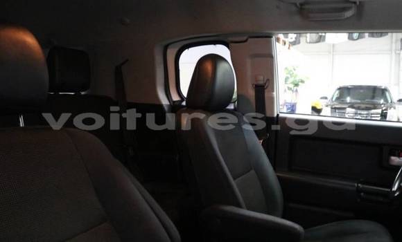 Sayi Imported Toyota FJ Cruiser White Mota in Cocobeach a estuary Sayi Imported Toyota FJ Cruiser White Mota in Cocobeach a estuary