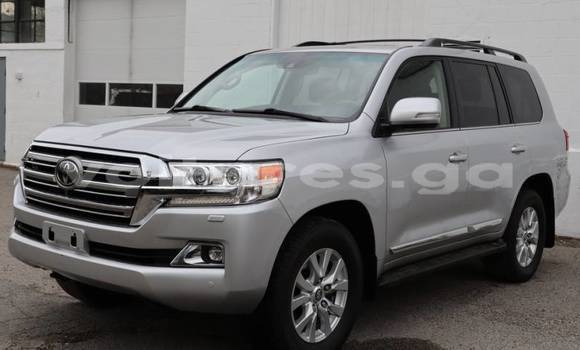 Sayi Imported Toyota Land Cruiser Azurfa Mota in Gamba a Ogooue-Maritime Sayi Imported Toyota Land Cruiser Azurfa Mota in Gamba a Ogooue-Maritime