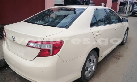 Sayi Imported Toyota Camry White Mota in Libreville a estuary Sayi Imported Toyota Camry White Mota in Libreville a estuary