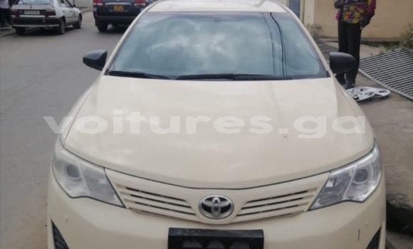 Sayi Imported Toyota Camry White Mota in Libreville a estuary Sayi Imported Toyota Camry White Mota in Libreville a estuary