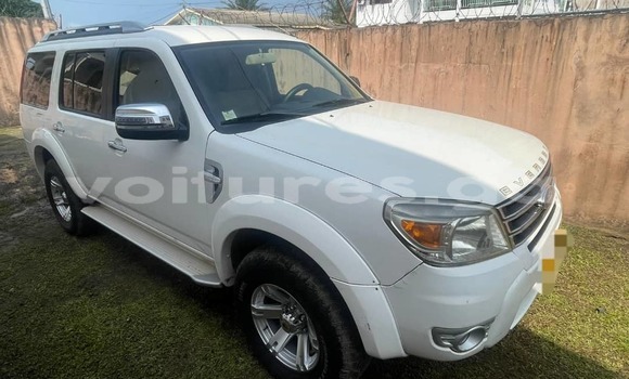 Sayi Na hannu Ford Everest White Mota in Libreville a estuary Sayi Na hannu Ford Everest White Mota in Libreville a estuary