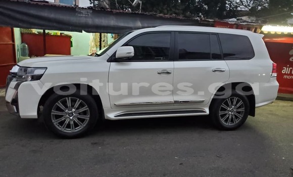 Buy Import Toyota Land Cruiser Prado White Car in Libreville in Estuary Buy Import Toyota Land Cruiser Prado White Car in Libreville in Estuary