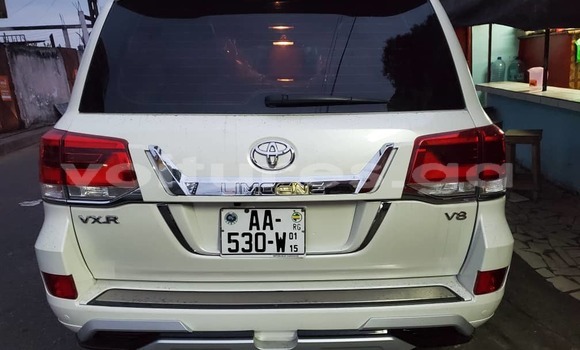 Buy Import Toyota Land Cruiser Prado White Car in Libreville in Estuary Buy Import Toyota Land Cruiser Prado White Car in Libreville in Estuary