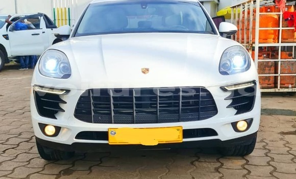 Buy Used Porsche Macan White Car in Libreville in Estuary Buy Used Porsche Macan White Car in Libreville in Estuary