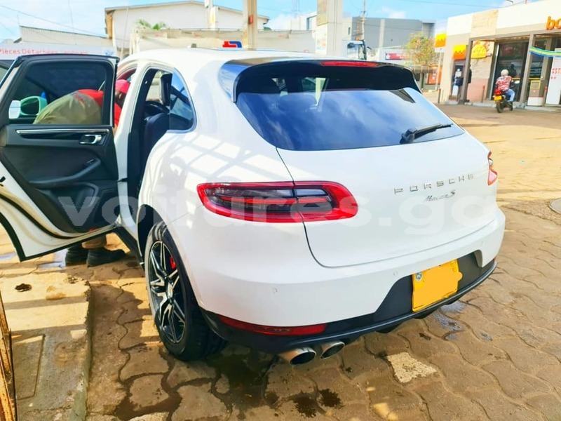 Big with watermark porsche macan estuaire libreville 7685