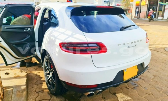 Buy Used Porsche Macan White Car in Libreville in Estuary Buy Used Porsche Macan White Car in Libreville in Estuary