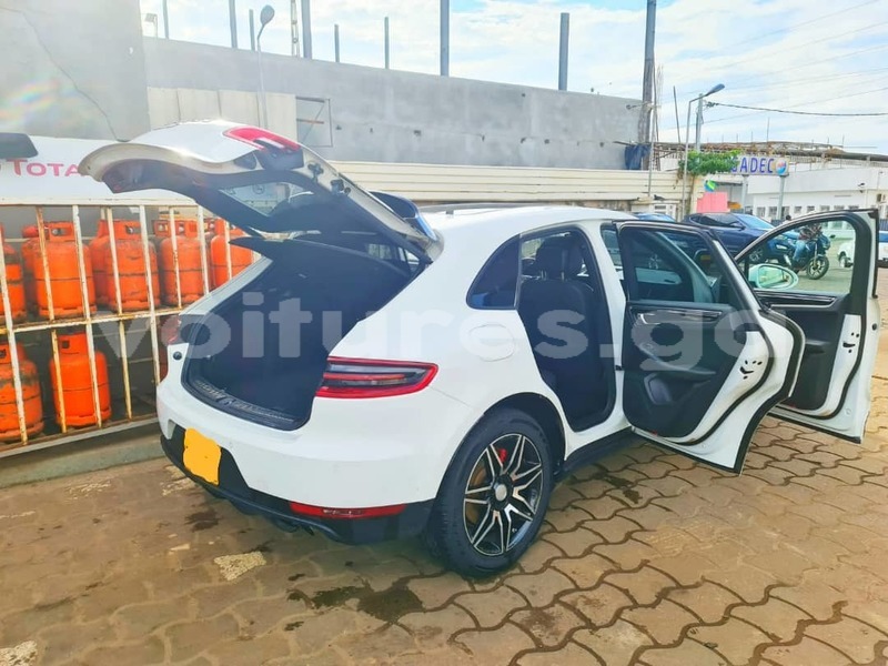 Big with watermark porsche macan estuaire libreville 7685