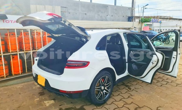 Buy Used Porsche Macan White Car in Libreville in Estuary Buy Used Porsche Macan White Car in Libreville in Estuary