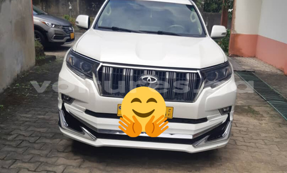 Sayi Na hannu Toyota Prado White Mota in Libreville a estuary Sayi Na hannu Toyota Prado White Mota in Libreville a estuary