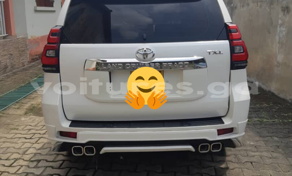 Sayi Na hannu Toyota Prado White Mota in Libreville a estuary Sayi Na hannu Toyota Prado White Mota in Libreville a estuary