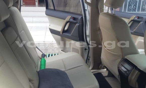 Sayi Na hannu Toyota Prado White Mota in Libreville a estuary Sayi Na hannu Toyota Prado White Mota in Libreville a estuary