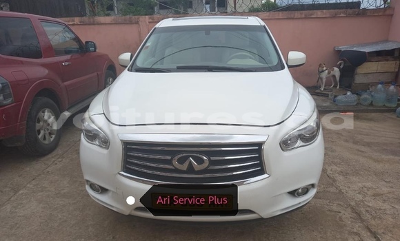 Sayi Na hannu Infiniti Q60 White Mota in Libreville a estuary Sayi Na hannu Infiniti Q60 White Mota in Libreville a estuary