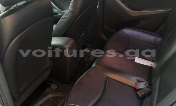 Sayi Na hannu Hyundai Accent White Mota in Libreville a estuary Sayi Na hannu Hyundai Accent White Mota in Libreville a estuary