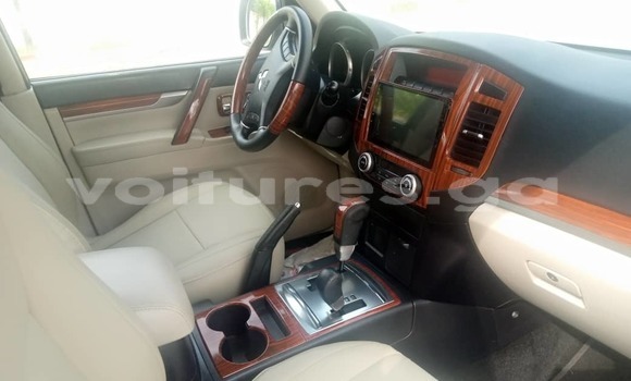 Acheter Import Voiture Mitsubishi Pajero Blanc à Libreville, Estuaire Acheter Import Voiture Mitsubishi Pajero Blanc à Libreville, Estuaire