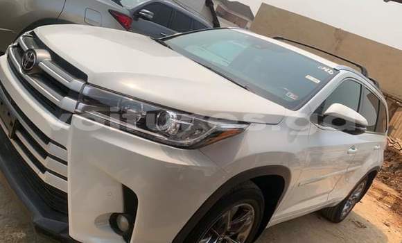Acheter Occasion Voiture Toyota Highlander Blanc à Libreville, Estuaire Acheter Occasion Voiture Toyota Highlander Blanc à Libreville, Estuaire