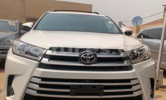 Acheter Occasion Voiture Toyota Highlander Blanc à Libreville, Estuaire Acheter Occasion Voiture Toyota Highlander Blanc à Libreville, Estuaire