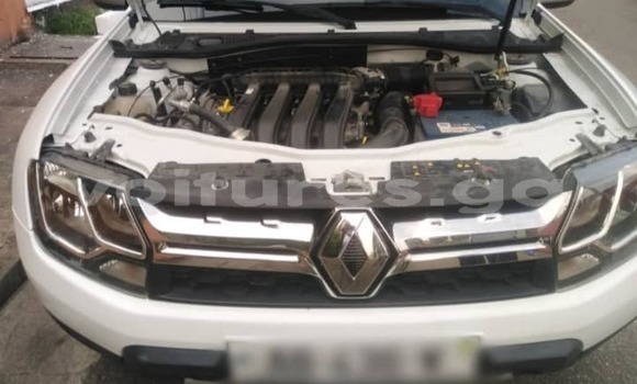 Sayi Na hannu Renault Duster White Mota in Libreville a estuary Sayi Na hannu Renault Duster White Mota in Libreville a estuary