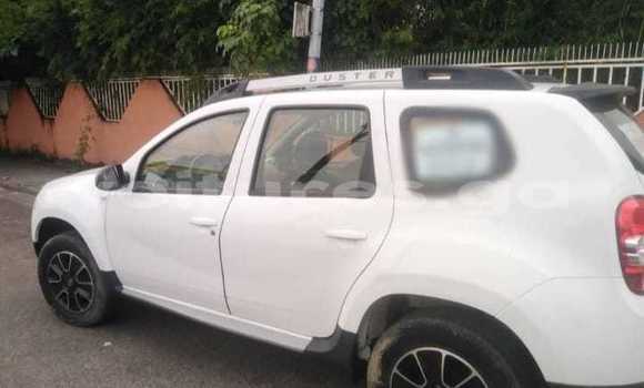 Sayi Na hannu Renault Duster White Mota in Libreville a estuary Sayi Na hannu Renault Duster White Mota in Libreville a estuary