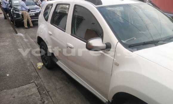 Sayi Na hannu Renault Duster White Mota in Libreville a estuary Sayi Na hannu Renault Duster White Mota in Libreville a estuary